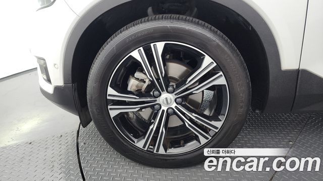 Volvo XC40 B4 Inscription - фото 4