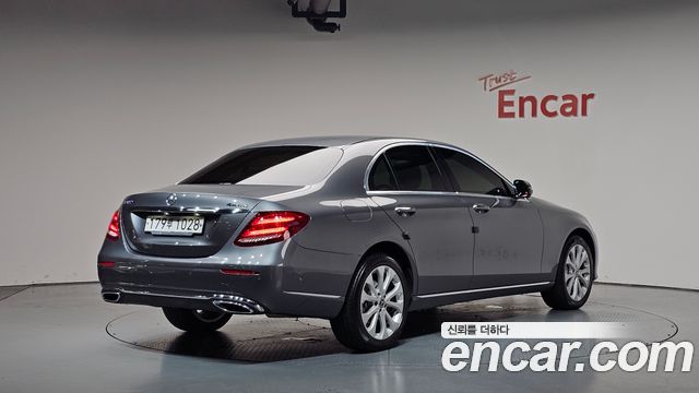 Mercedes-Benz E-Class W213 E300 4MATIC Exclusive - фото 0