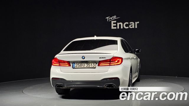 BMW 5-Series G30 530i M Sport Package Plus - фото 2