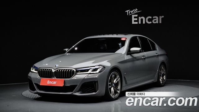 BMW 5-Series G30 M550i xDrive - фото 0