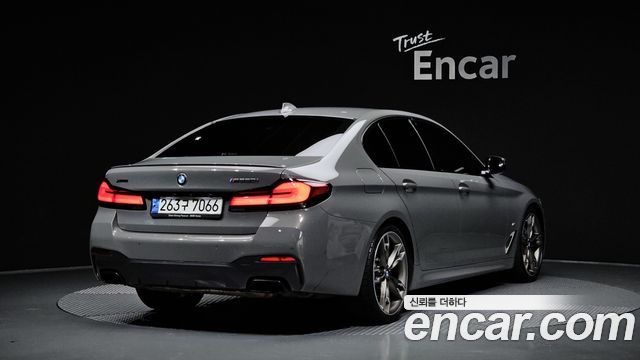 BMW 5-Series G30 M550i xDrive - фото 1