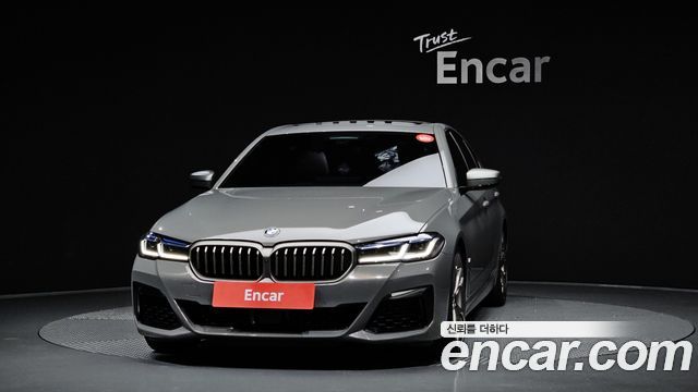BMW 5-Series G30 M550i xDrive - фото 2