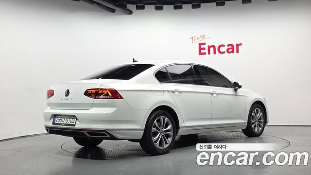 Volkswagen Passat B8 2.0 TDI Premium - фото 1