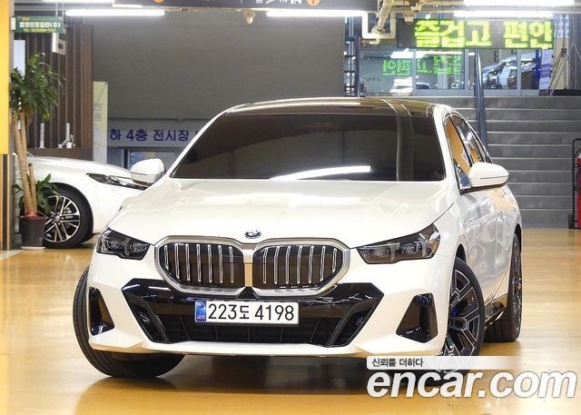 BMW 5-Series G60 530e xDrive M Sport - фото 2