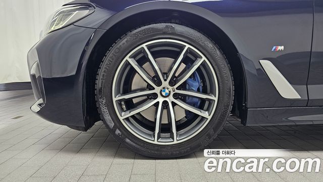 BMW 5-Series G30 520i M Sport - фото 4