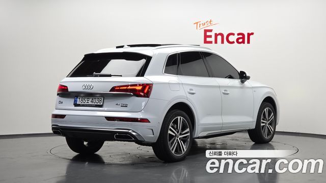 Audi Q5 FY 45 TFSI Quattro Premium - фото 1