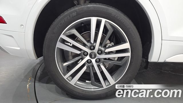 Audi Q5 FY 45 TFSI Quattro Premium - фото 4