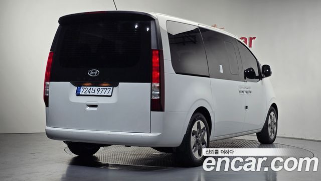 Hyundai Staria Tourer 11-Seater Modern - фото 1