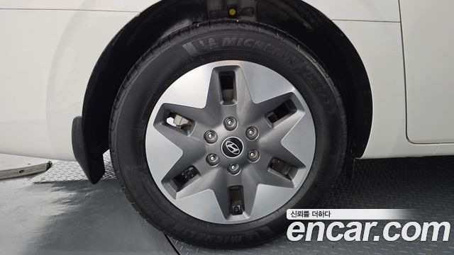 Hyundai Staria Tourer 11-Seater Modern - фото 4
