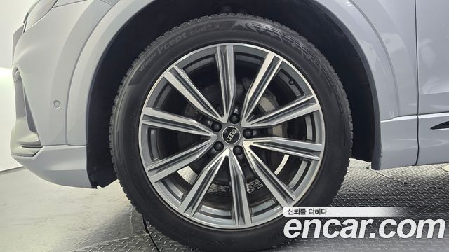 Audi Q8 55 TFSI Quattro Premium - фото 3