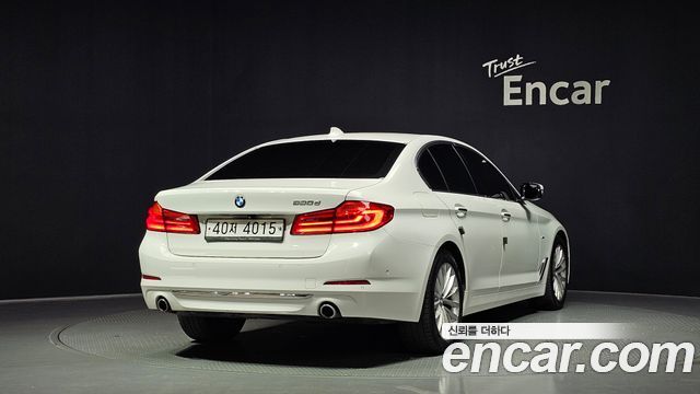 BMW 5-Series G30 520d Luxury Special Edition - фото 1