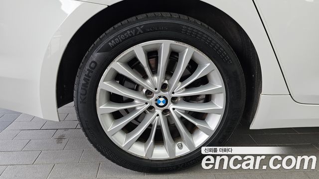 BMW 5-Series G30 520d Luxury Special Edition - фото 4