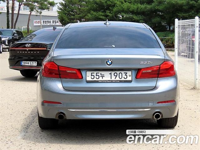 BMW 5-Series G30 530i Luxury Plus - фото 3