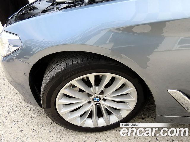 BMW 5-Series G30 530i Luxury Plus - фото 4