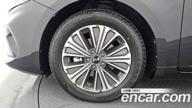 Kia K7 Premier, гибрид Signature - фото 4