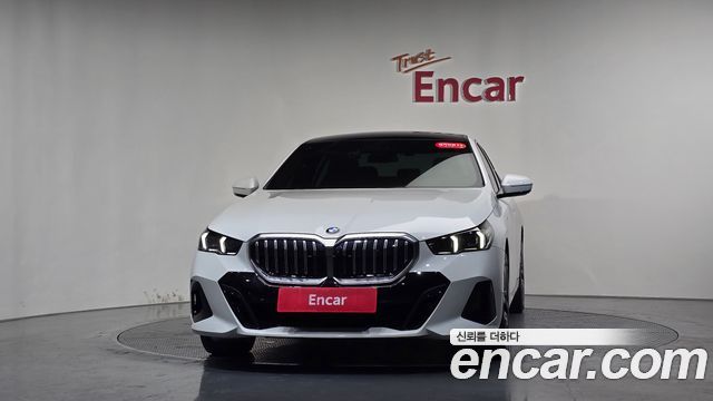 BMW 5-Series G60 523d M Sport - фото 1