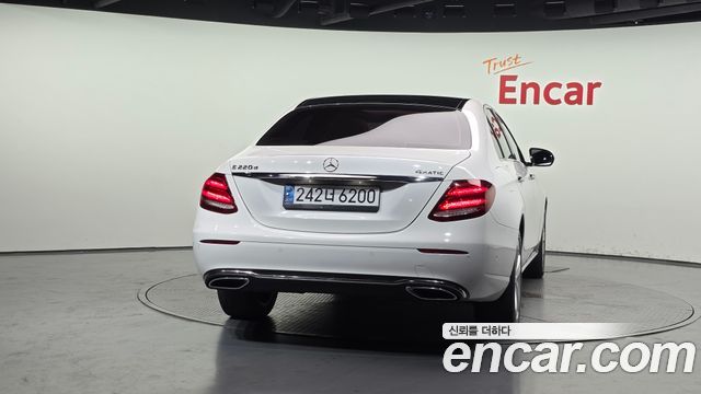 Mercedes-Benz E-Class W213 E220d Avantgarde - фото 3