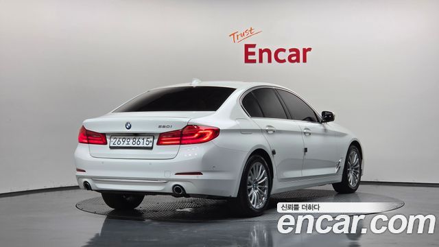 BMW 5-Series G30 520i Luxury - фото 1