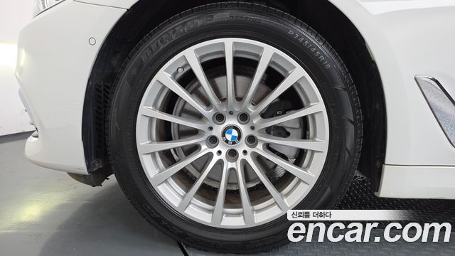 BMW 5-Series G30 520i Luxury - фото 4
