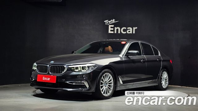 BMW 5-Series G30 520i Luxury - фото 0