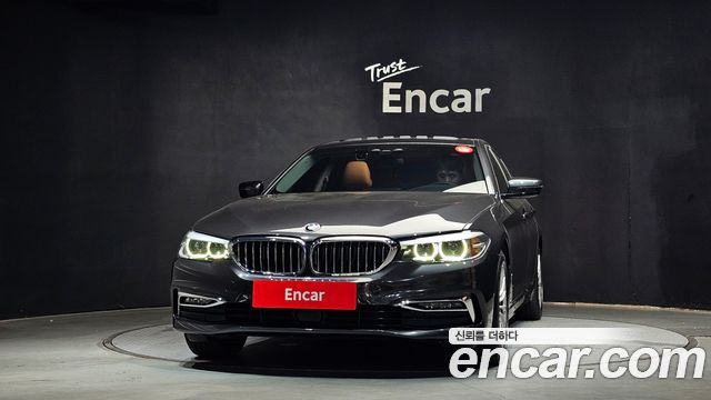 BMW 5-Series G30 520i Luxury - фото 2