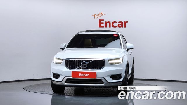 Volvo XC40 B4 Inscription - фото 2