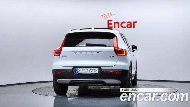 Volvo XC40 B4 Inscription - фото 3