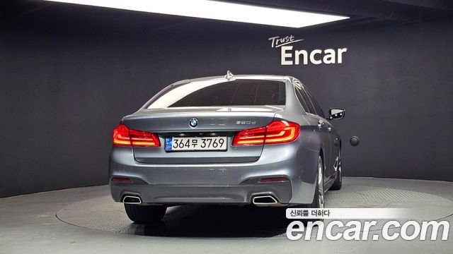 BMW 5-Series G30 520d M Sport package - фото 3