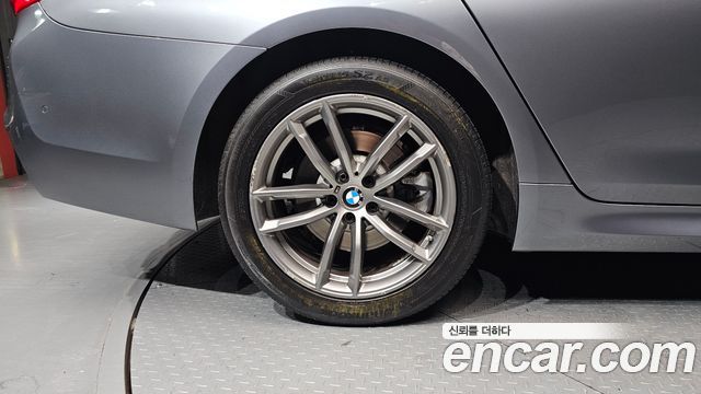 BMW 5-Series G30 520d M Sport package - фото 4