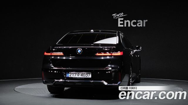 BMW 7-Series G70 740i xDrive M Sport - фото 3