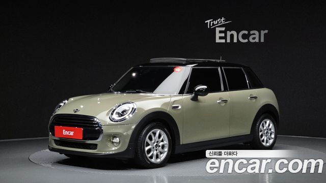 Mini Cooper 5Door HIGH 3rd - фото 0