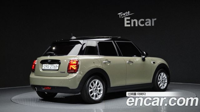 Mini Cooper 5Door HIGH 3rd - фото 1