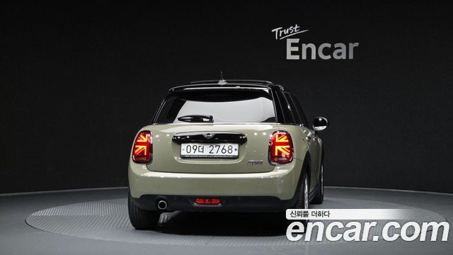 Mini Cooper 5Door HIGH 3rd - фото 3