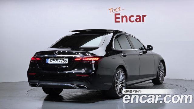 Mercedes-Benz E-Class W213 E350 4MATIC AMG Line - фото 1