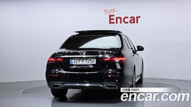 Mercedes-Benz E-Class W213 E350 4MATIC AMG Line - фото 3