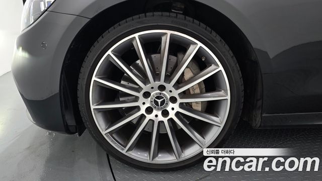 Mercedes-Benz E-Class W213 E350 4MATIC AMG Line - фото 4