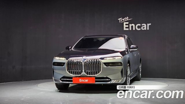 BMW 7-Series G70 740d xDrive Design Pure Excellence - фото 2