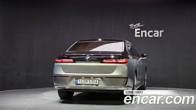 BMW 7-Series G70 740d xDrive Design Pure Excellence - фото 3