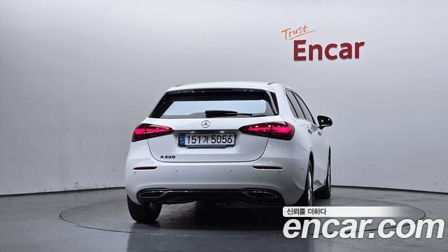 Mercedes-Benz A-Class W177 A220 Hatchback - фото 3