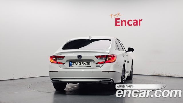 Honda Accord 10-го поколения 2.0 Hybrid Touring - фото 3