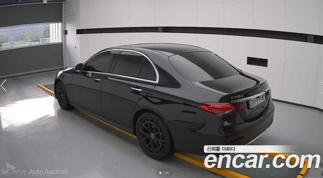 Mercedes-Benz E-Class W213 E220d 4MATIC AMG Line - фото 2