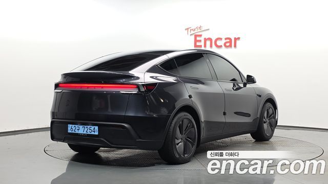 Tesla Model Y RWD - фото 0