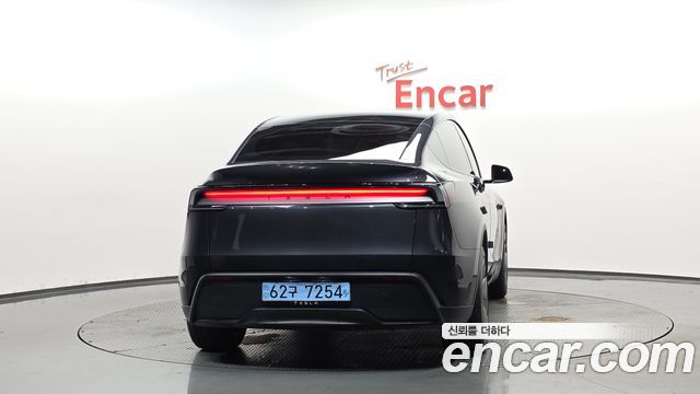 Tesla Model Y RWD - фото 2