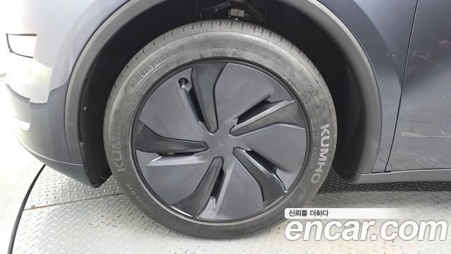 Tesla Model Y RWD - фото 3