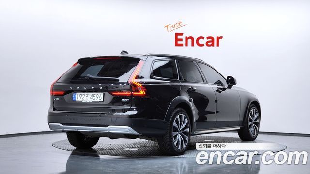 Volvo V90 B5 Ultimate AWD - фото 1