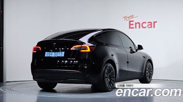 Tesla Model Y Long Range AWD - фото 1