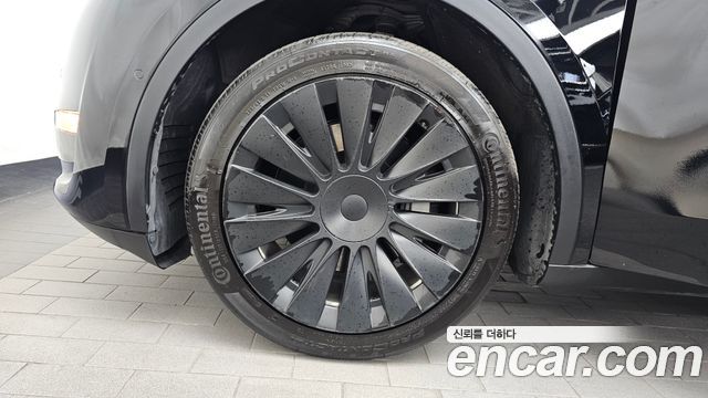Tesla Model Y Long Range AWD - фото 4