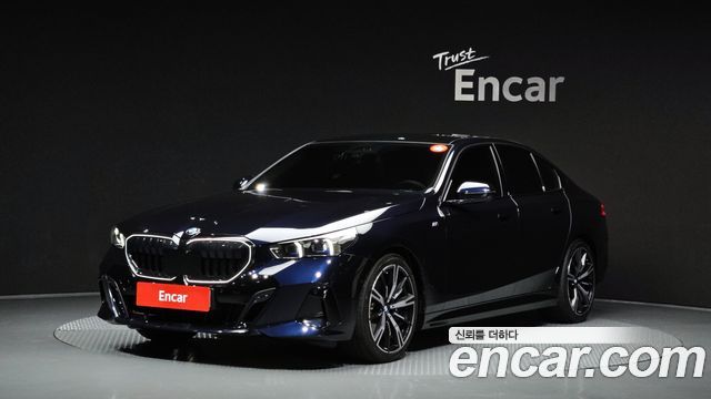 BMW 5-Series G60 530i xDrive M Sport - фото 0