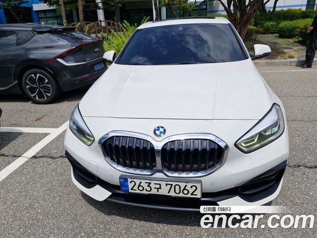 BMW 1-Series F40 118d Sport - фото 0