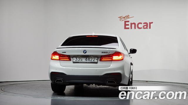 BMW 5-Series G30 520d xDrive M Sport Package - фото 3